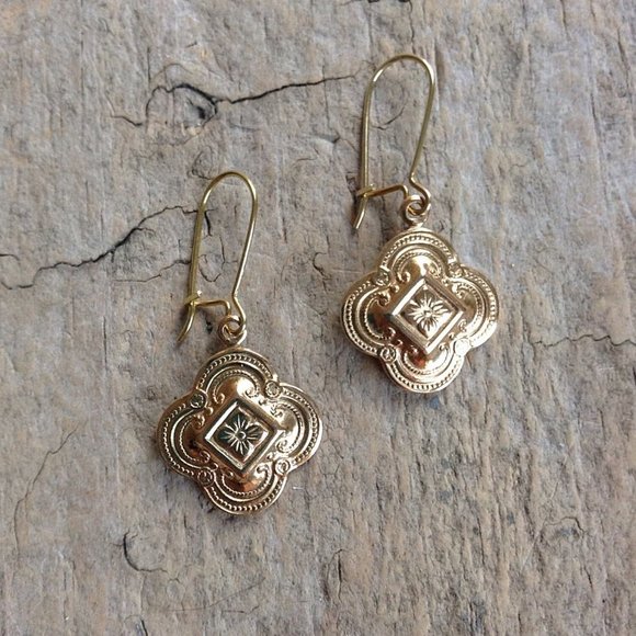 Golden Raw Brass Quatrefoil Earrings - Picture 2 of 3
